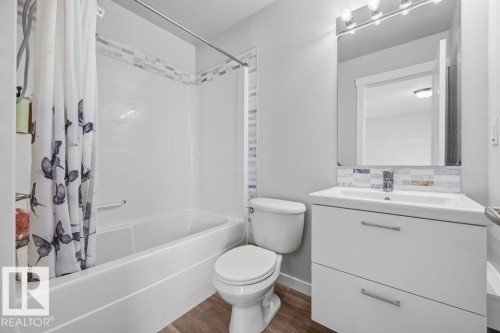 21360 90 Avenue, Edmonton, AB - Indoor Photo Showing Bathroom