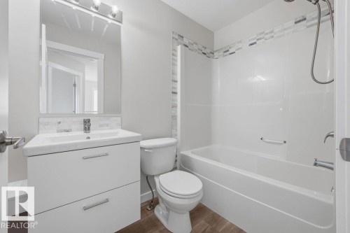 21360 90 Avenue, Edmonton, AB - Indoor Photo Showing Bathroom