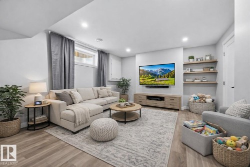 21360 90 Avenue, Edmonton, AB - Indoor Photo Showing Living Room