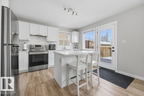 21360 90 Avenue, Edmonton, AB - Indoor Photo Showing Kitchen With Upgraded Kitchen