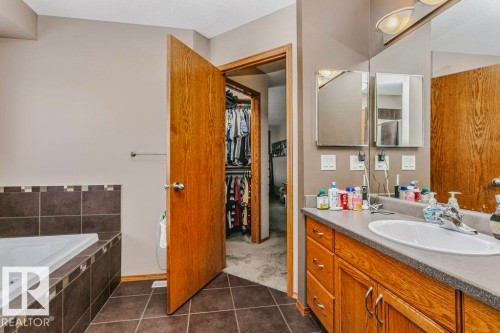 37 Wedgewood, Fort Saskatchewan, AB - Indoor Photo Showing Bathroom