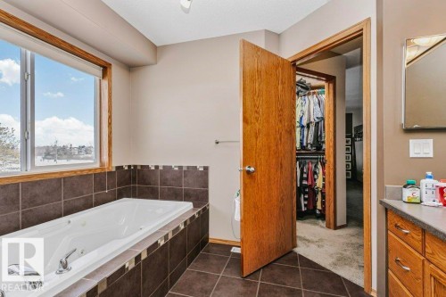 37 Wedgewood, Fort Saskatchewan, AB - Indoor Photo Showing Bathroom