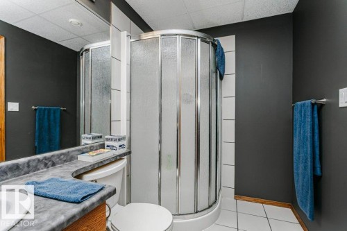 37 Wedgewood, Fort Saskatchewan, AB - Indoor Photo Showing Bathroom