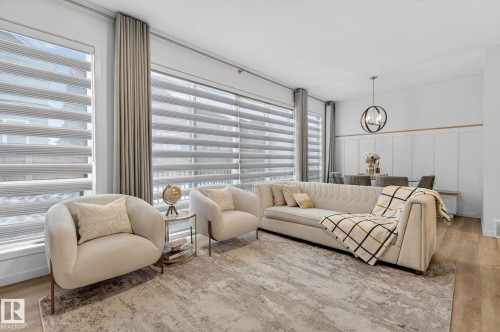 1091 Secord Promenade, Edmonton, AB - Indoor Photo Showing Living Room