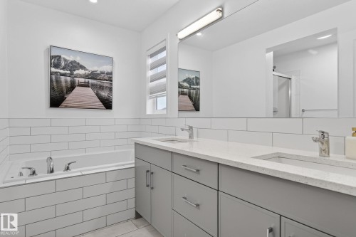1091 Secord Promenade, Edmonton, AB - Indoor Photo Showing Bathroom