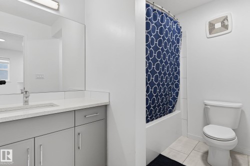 1091 Secord Promenade, Edmonton, AB - Indoor Photo Showing Bathroom