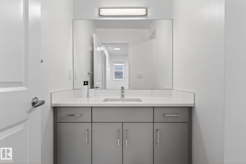 1091 Secord Promenade, Edmonton, AB - Indoor Photo Showing Bathroom
