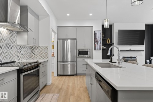 1091 Secord Promenade, Edmonton, AB - Indoor Photo Showing Kitchen With Stainless Steel Kitchen With Upgraded Kitchen