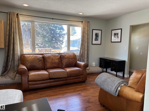 21 Elizabeth Drive, Fort Saskatchewan, AB - Indoor Photo Showing Living Room