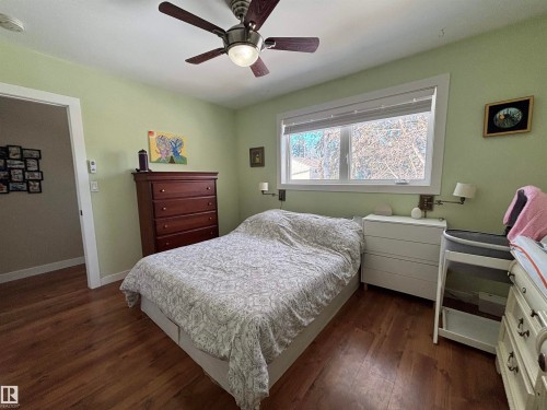 21 Elizabeth Drive, Fort Saskatchewan, AB - Indoor Photo Showing Bedroom