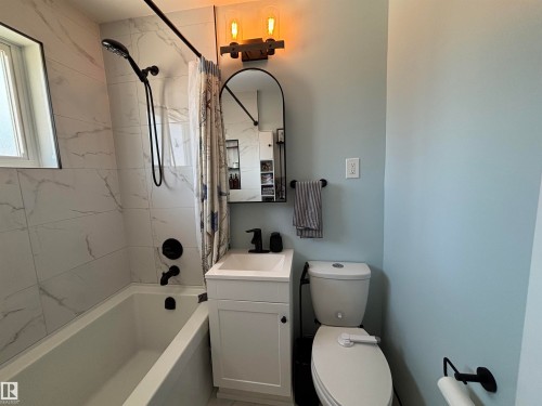 21 Elizabeth Drive, Fort Saskatchewan, AB - Indoor Photo Showing Bathroom