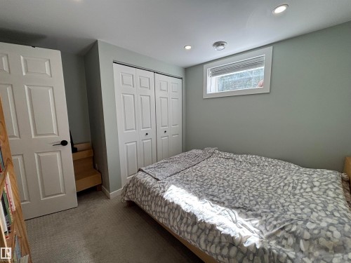 21 Elizabeth Drive, Fort Saskatchewan, AB - Indoor Photo Showing Bedroom
