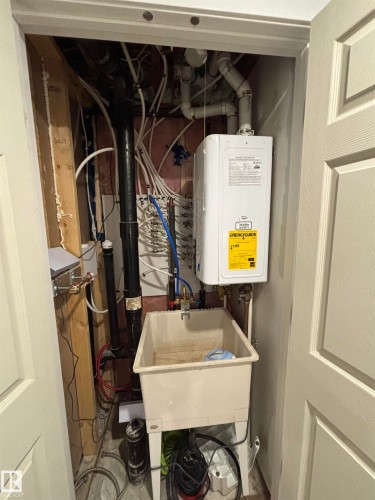 21 Elizabeth Drive, Fort Saskatchewan, AB - Indoor Photo Showing Laundry Room