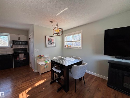21 Elizabeth Drive, Fort Saskatchewan, AB - Indoor Photo Showing Dining Room