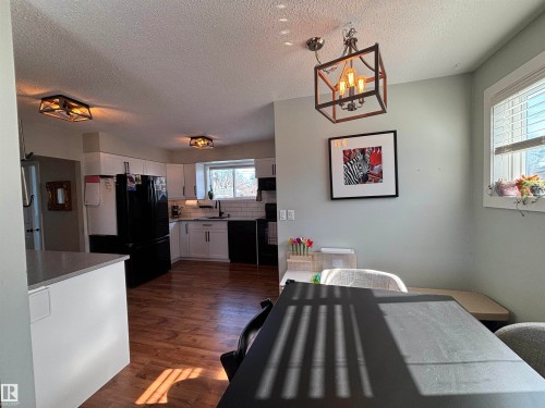 21 Elizabeth Drive, Fort Saskatchewan, AB - Indoor Photo Showing Dining Room