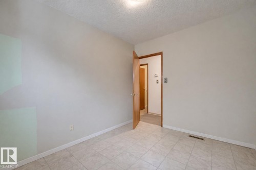 6621 132 Avenue, Edmonton, AB - Indoor Photo Showing Other Room