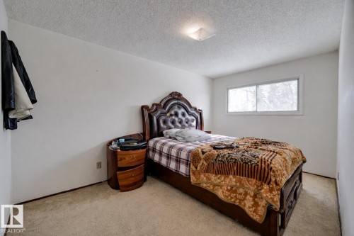 6621 132 Avenue, Edmonton, AB - Indoor Photo Showing Bedroom