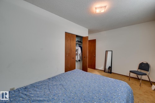 6621 132 Avenue, Edmonton, AB - Indoor Photo Showing Bedroom