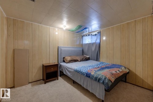 6621 132 Avenue, Edmonton, AB - Indoor Photo Showing Bedroom