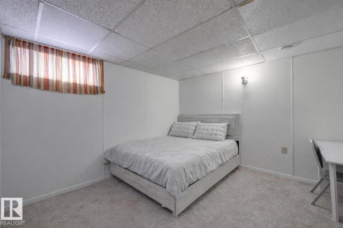 6621 132 Avenue, Edmonton, AB - Indoor Photo Showing Bedroom