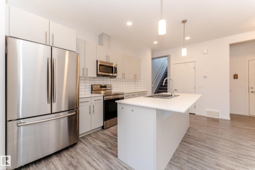 11919 35 Avenue, Edmonton, AB - Indoor Photo Showing Kitchen With Upgraded Kitchen