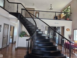 Staircase to the upper level - 