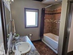 4 pc bathroom on main floor - 