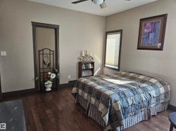 Main floor bedroom (Not primary) - 