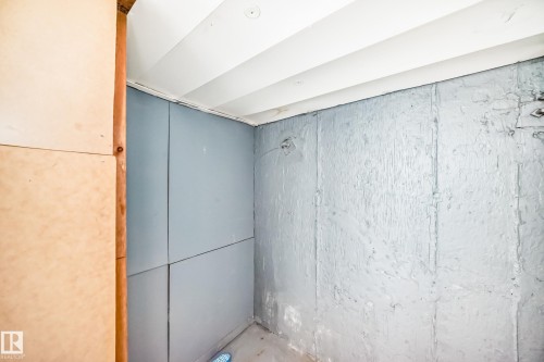 Interior space featuring light-colored walls and a white ceiling - 12411 126 Street Nw, Edmonton, AB - Indoor Photo Showing Other Room