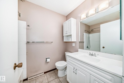 17104 85 Avenue, Edmonton, AB - Indoor Photo Showing Bathroom