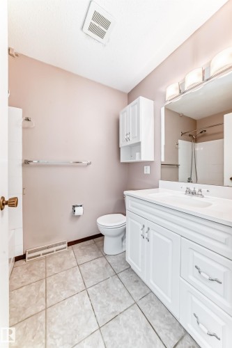 17104 85 Avenue, Edmonton, AB - Indoor Photo Showing Bathroom