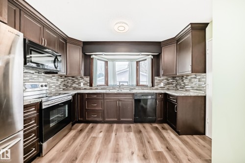 17104 85 Avenue, Edmonton, AB - Indoor Photo Showing Kitchen With Upgraded Kitchen