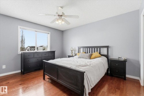 1064 Jones Crescent, Edmonton, AB - Indoor Photo Showing Bedroom