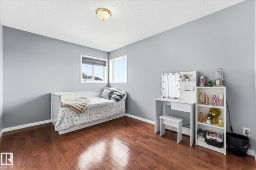 1064 Jones Crescent, Edmonton, AB - Indoor Photo Showing Bedroom
