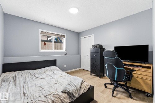 1064 Jones Crescent, Edmonton, AB - Indoor Photo Showing Bedroom