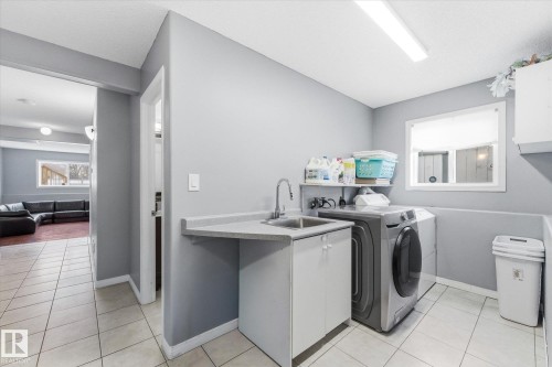 1064 Jones Crescent, Edmonton, AB - Indoor Photo Showing Laundry Room