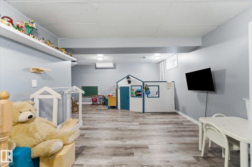 1064 Jones Crescent, Edmonton, AB - Indoor