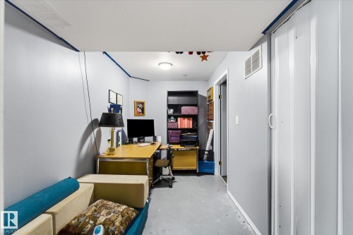 1064 Jones Crescent, Edmonton, AB - Indoor Photo Showing Office