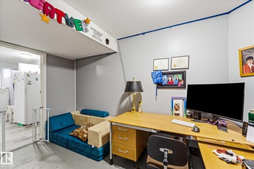 1064 Jones Crescent, Edmonton, AB - Indoor Photo Showing Office
