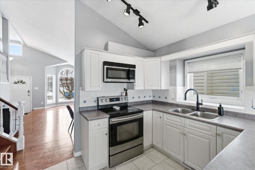 1064 Jones Crescent, Edmonton, AB - Indoor Photo Showing Kitchen With Double Sink