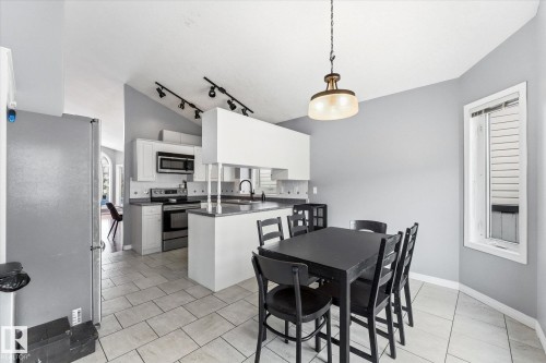 1064 Jones Crescent, Edmonton, AB - Indoor