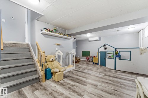 1064 Jones Crescent, Edmonton, AB - Indoor Photo Showing Other Room