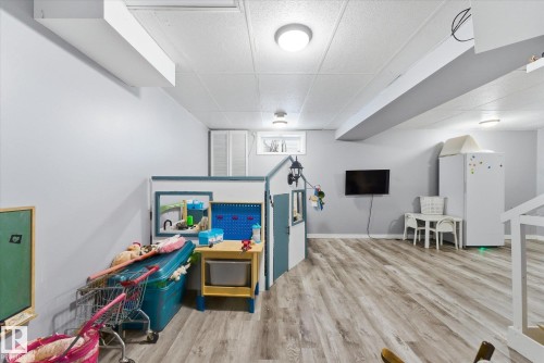 1064 Jones Crescent, Edmonton, AB - Indoor Photo Showing Other Room