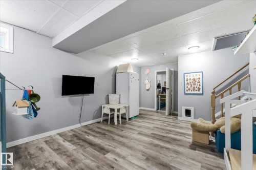 1064 Jones Crescent, Edmonton, AB - Indoor Photo Showing Other Room