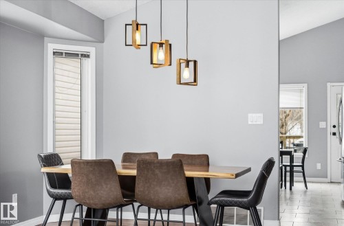 1064 Jones Crescent, Edmonton, AB - Indoor Photo Showing Dining Room