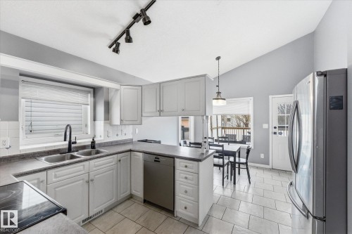 1064 Jones Crescent, Edmonton, AB - Indoor Photo Showing Kitchen With Double Sink