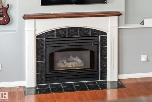1064 Jones Crescent, Edmonton, AB - Indoor Photo Showing Living Room With Fireplace