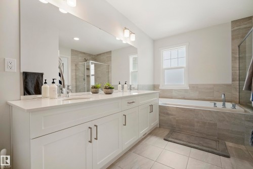 24 Rosewood Way, St. Albert, AB - Indoor Photo Showing Bathroom