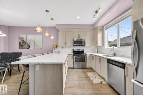 8061 Chappelle Way, Edmonton, AB - Indoor Photo Showing Kitchen With Double Sink With Upgraded Kitchen