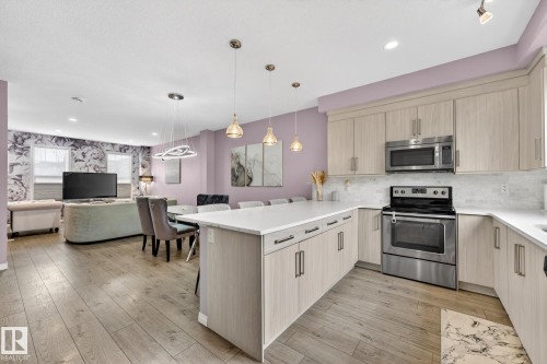 8061 Chappelle Way, Edmonton, AB - Indoor Photo Showing Kitchen With Double Sink With Upgraded Kitchen